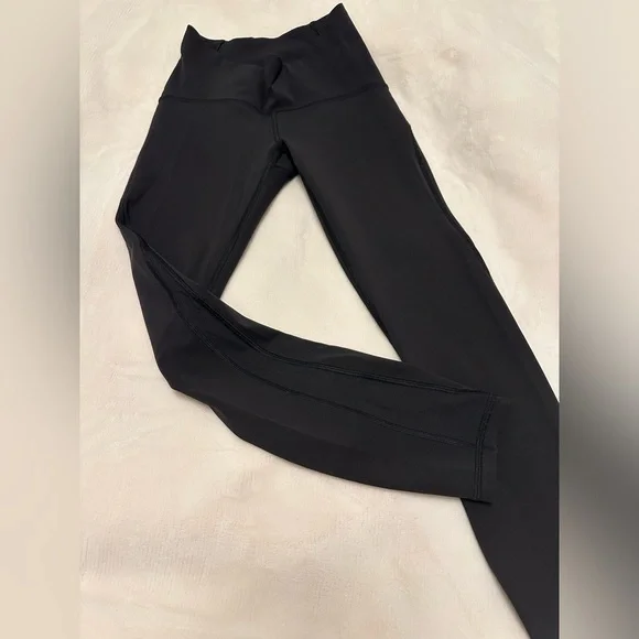Lululemon legging with meshed calf size 4 - Picture 2 of 6